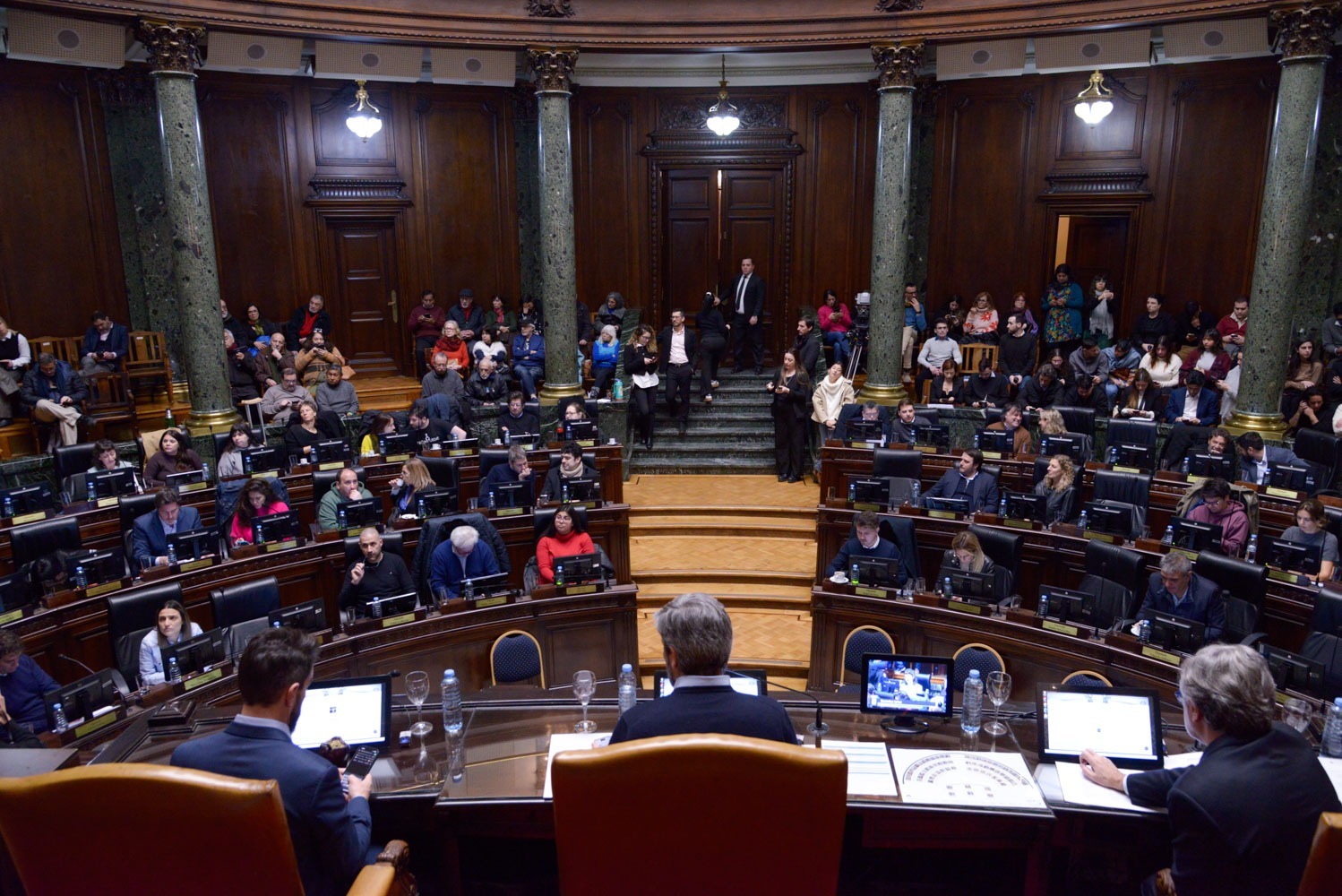 Con la presión de la oposición unida, el Pro aprobó beneficios para los jubilados en el subte
