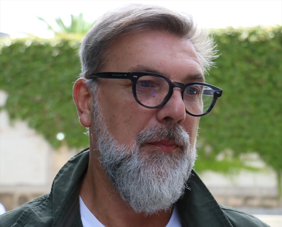 "La política herida de muerte"