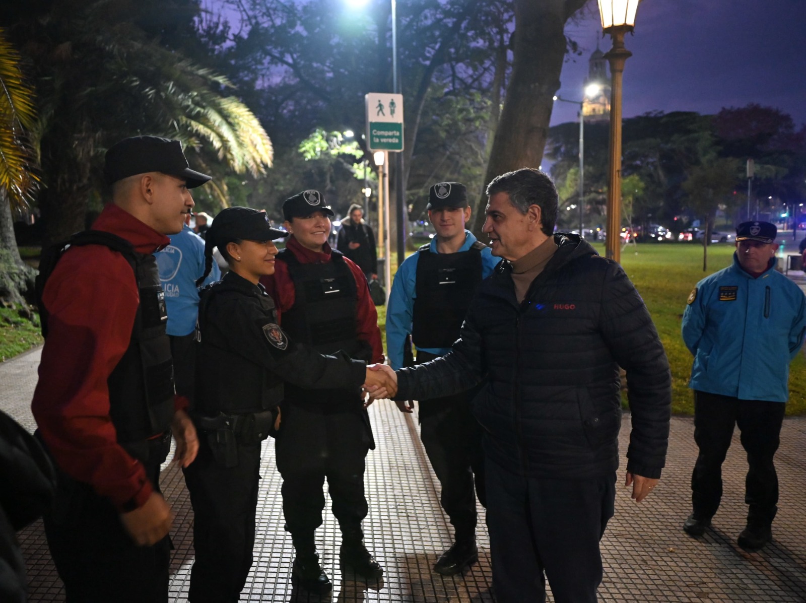 Chip electrónico y rastreo en vivo: los chalecos antibalas de la Policía porteña