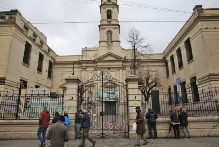 La Iglesia desafía al Gobierno: “No hay medida exitosa si deja gente sin trabajo”