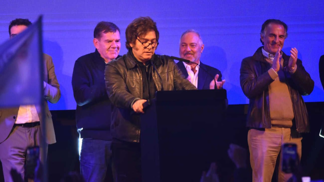 Milei arrancó la campaña en La Plata con artillería pesada contra los K