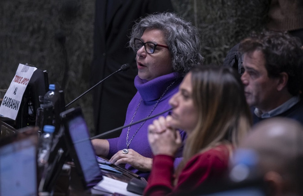 Legislatura: el FIT repudia la presencia de un excarapintada