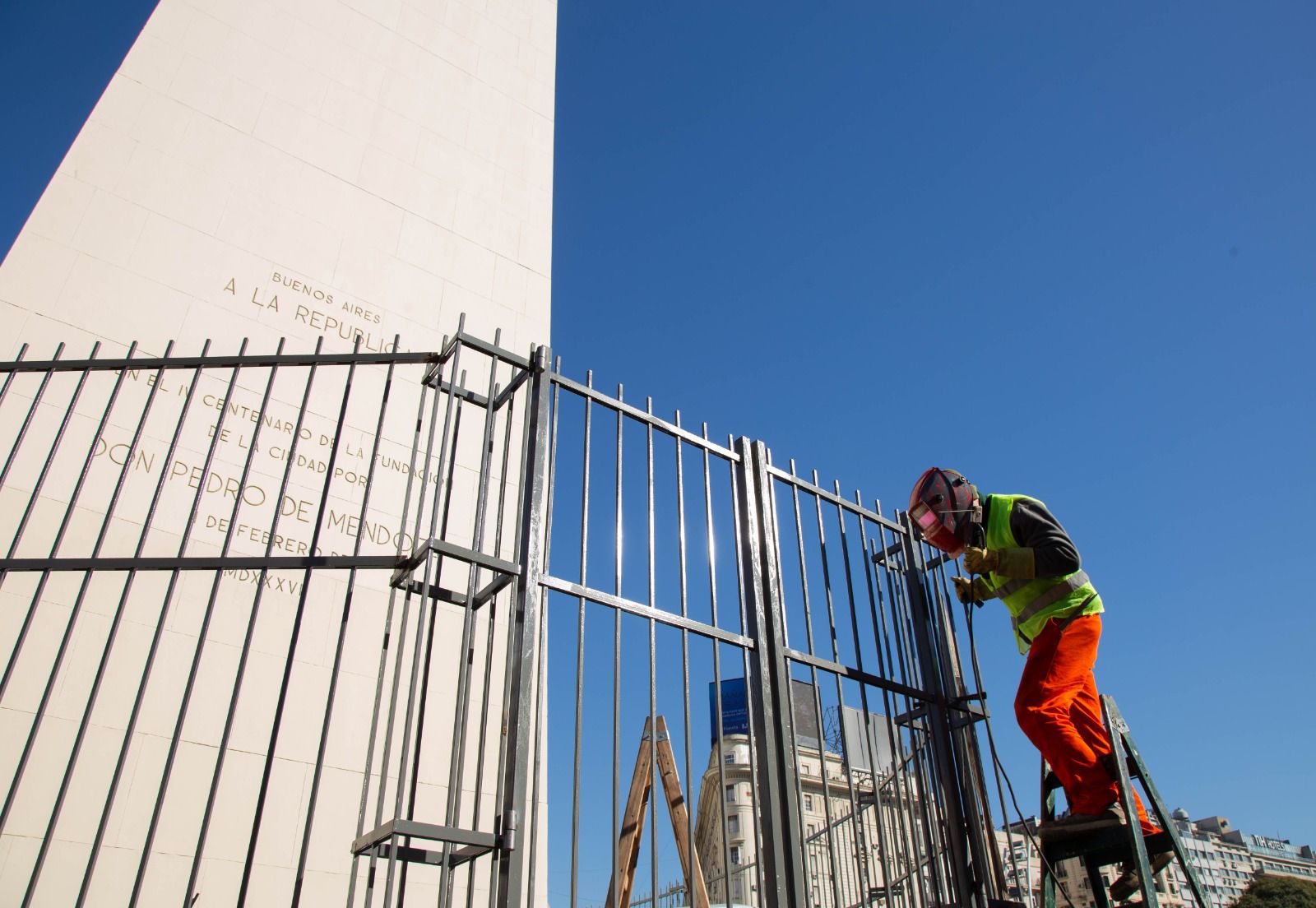 Nueva reja del Obelisco: inspirado en la Pirámide de Mayo