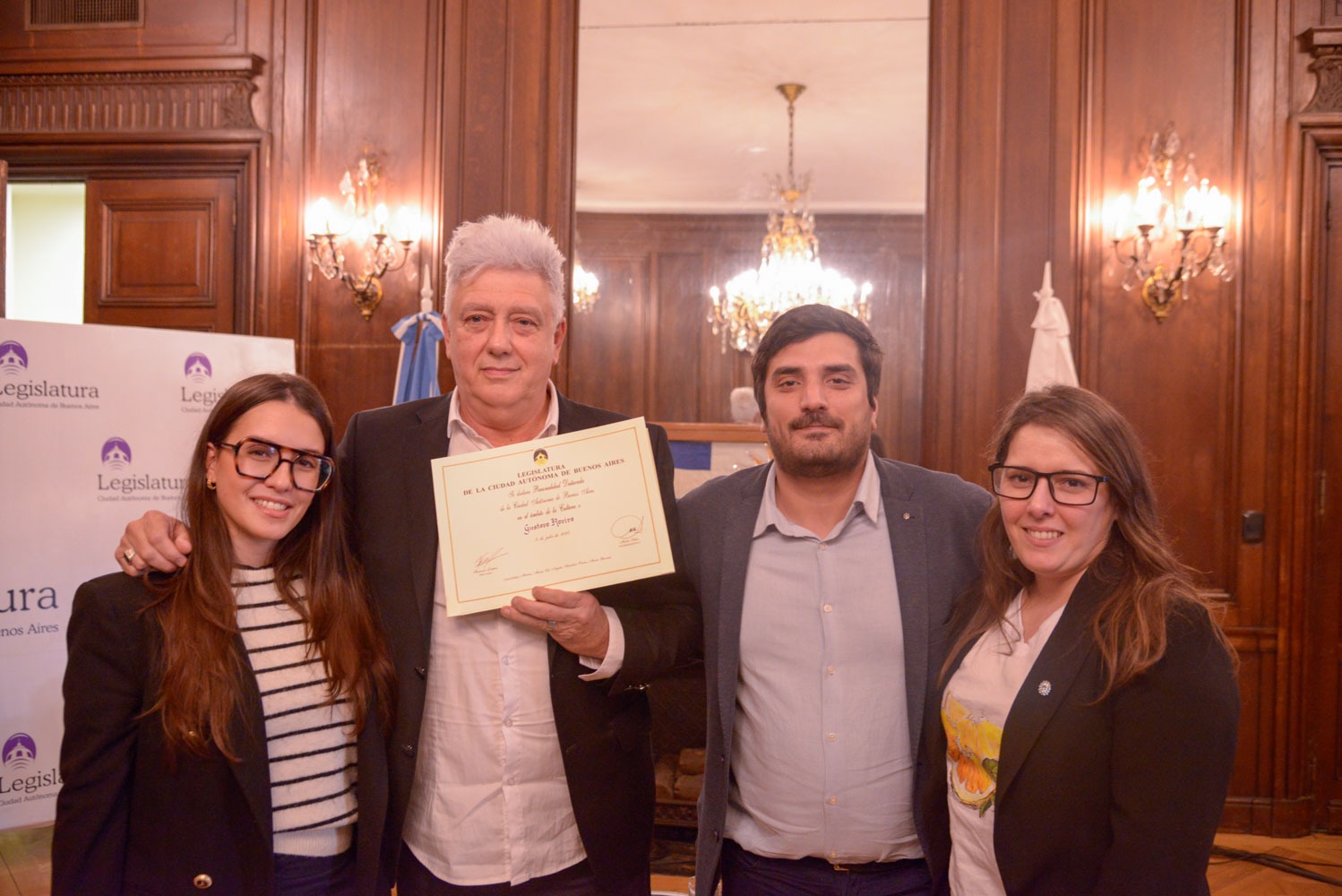 El artista plástico Gustavo Rovira fue homenajeado en la Legislatura