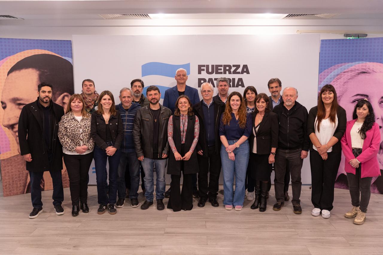 Fuerza Patria reunió a sus candidatos bonaerenses en el PJ Nacional