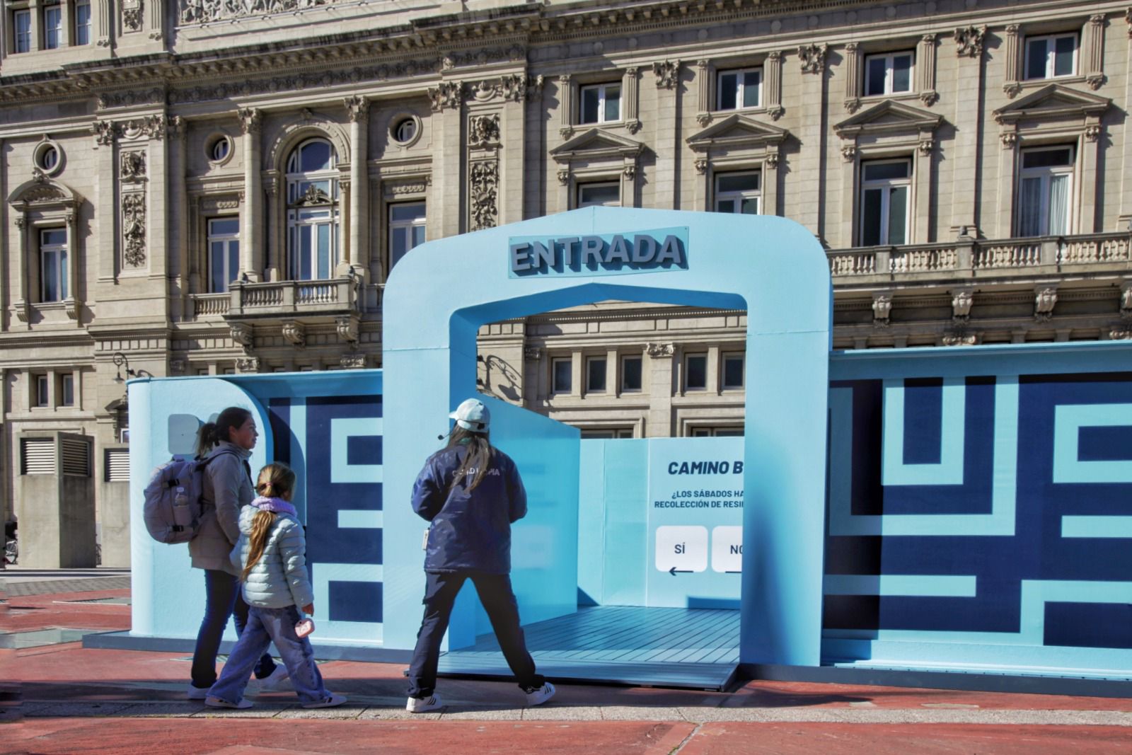 Camina BA: un laberinto frente al Colón por la semana de la limpieza