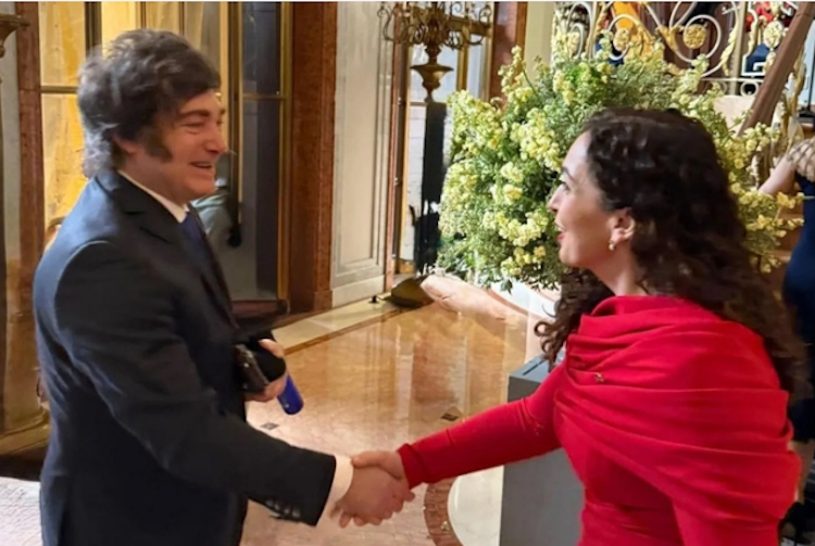 Papelón: Milei con la presidenta de Kosovo, país que Argentina no reconoce