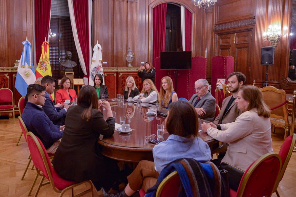 Mesa y cátedra de IA en la Legislatura porteña