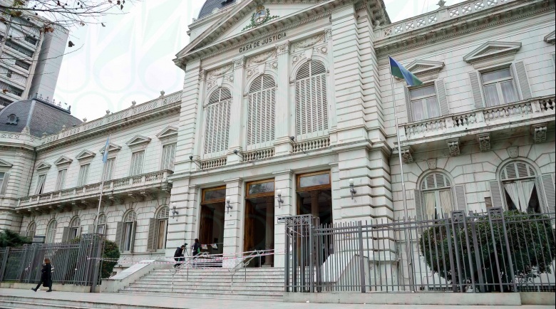 Silencio en la Corte y un argentino lucha por su vida