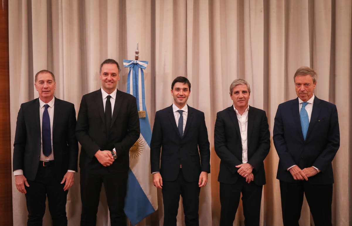 Milei acordó con Chubut y eliminó las retenciones al petróleo