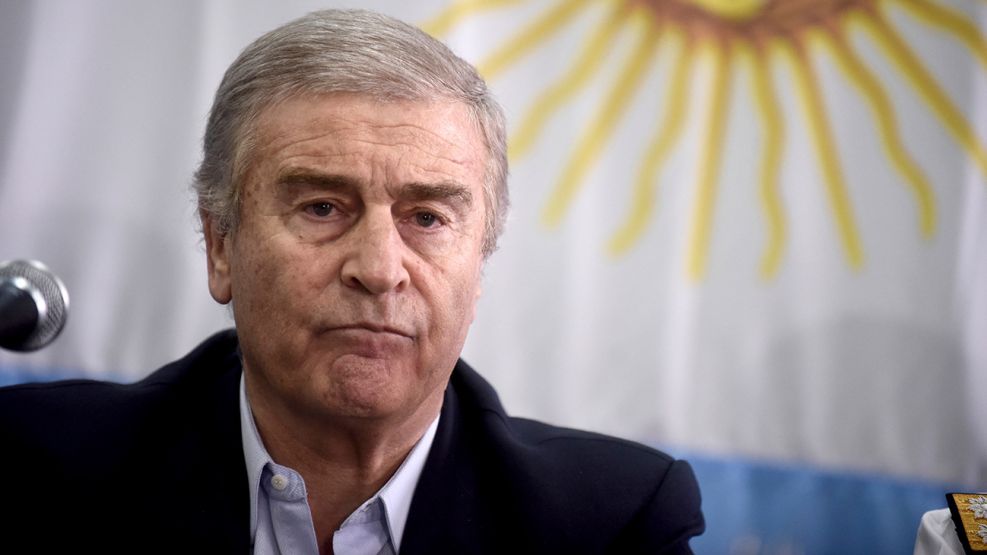 Un exministro calificó como “audaz” nombrar a un militar en Defensa