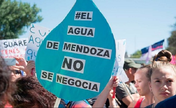 Milei defiende la megaminería en Mendoza y estalla la protesta social