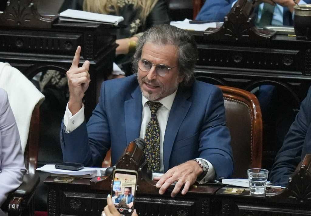 Benegas Lynch: "El que pretende carrera política fuera de Milei es un imbécil