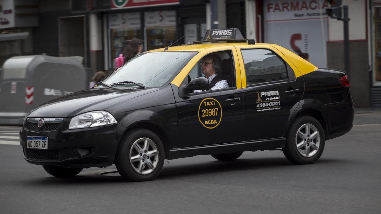 Cómo son los préstamos para taxis, remises y motos para deliviry