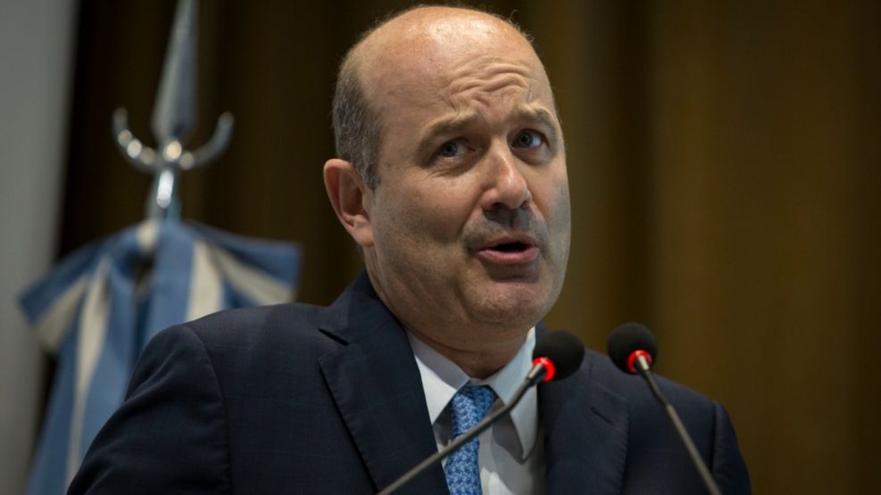 Sturzenegger y los argentinos que vacacionan en el exterior: "Son los héroes de la producción"